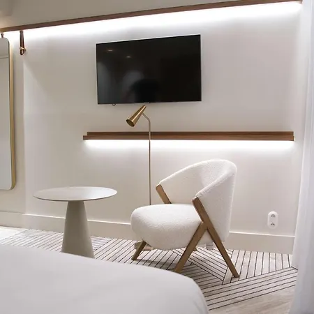 Yac Paris Clichy, A Member Of Radisson Individuals 4*