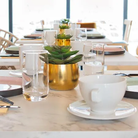 Yac Paris Clichy, A Member Of Radisson Individuals 4*