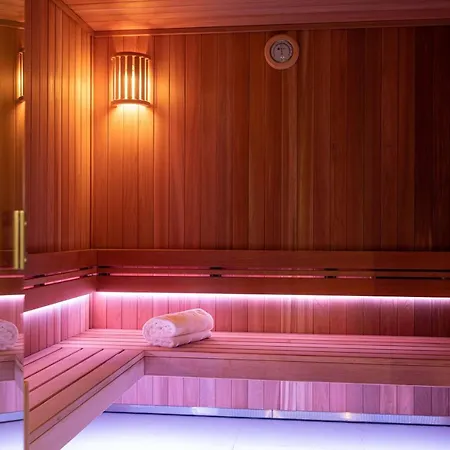 Yac Paris Clichy, A Member Of Radisson Individuals 4* Clichy
