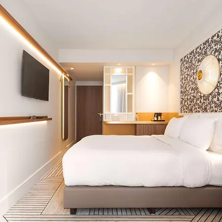 Yac Paris Clichy, A Member Of Radisson Individuals 4*