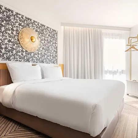 Yac Paris Clichy, A Member Of Radisson Individuals 4*