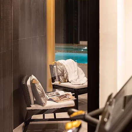 Yac Paris Clichy, A Member Of Radisson Individuals 4*