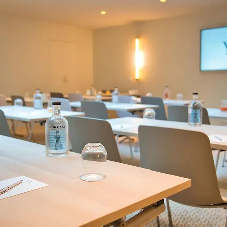 Yac Paris Clichy, A Member Of Radisson Individuals