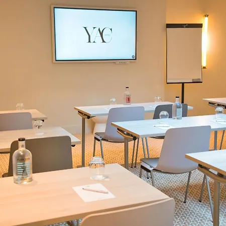 Yac Paris Clichy, A Member Of Radisson Individuals