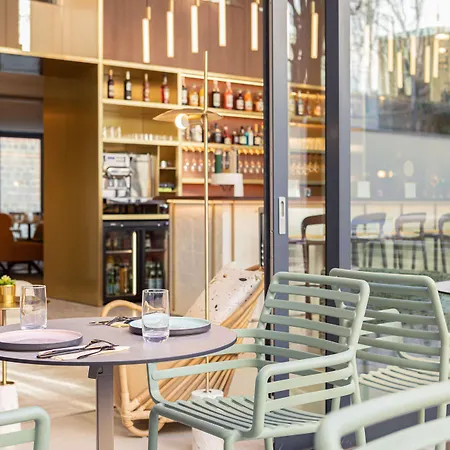 Yac Paris Clichy, A Member Of Radisson Individuals Clichy
