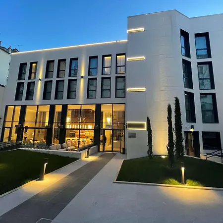 Yac Paris Clichy, A Member Of Radisson Individuals 4* Clichy