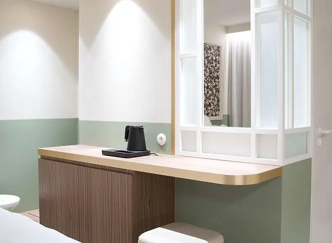 Yac Paris Clichy, A Member Of Radisson Individuals