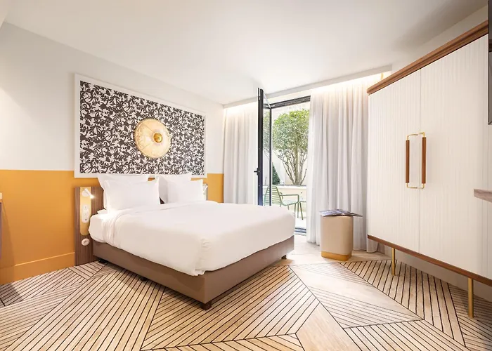 Yac Paris Clichy, A Member Of Radisson Individuals 4*