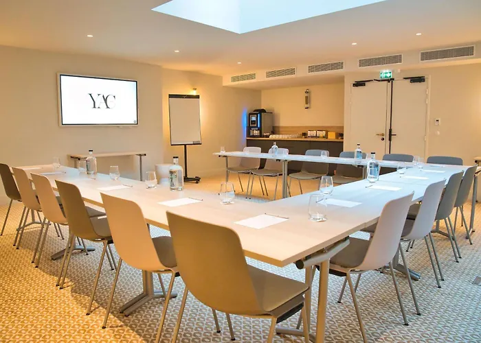 Yac Paris Clichy, A Member Of Radisson Individuals 4*