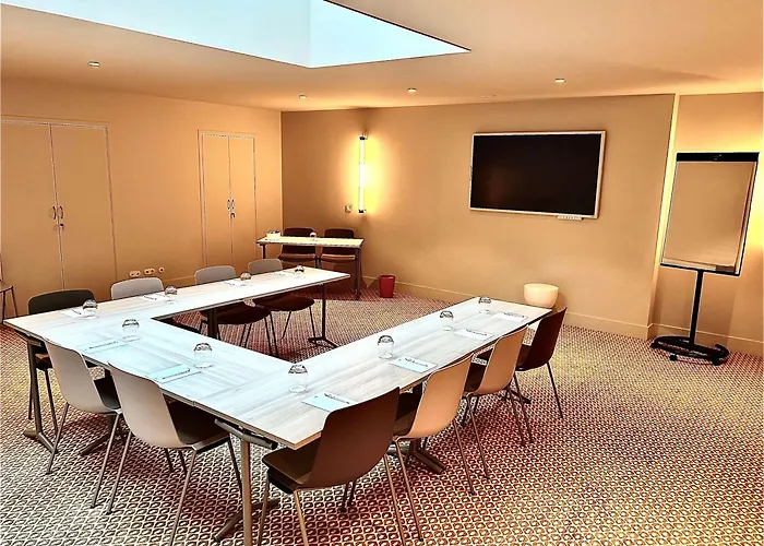 Yac Paris Clichy, A Member Of Radisson Individuals 4* Clichy