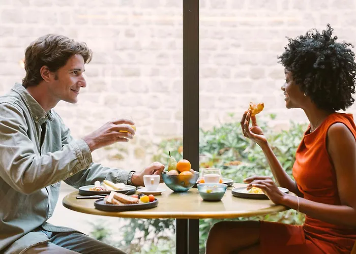 Yac Paris Clichy, A Member Of Radisson Individuals