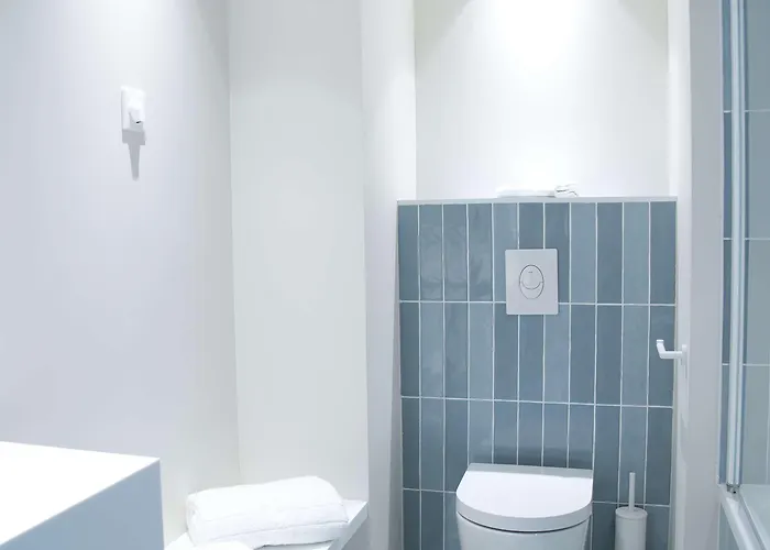 Yac Paris Clichy, A Member Of Radisson Individuals 4*
