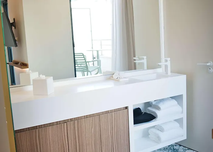 Yac Paris Clichy, A Member Of Radisson Individuals